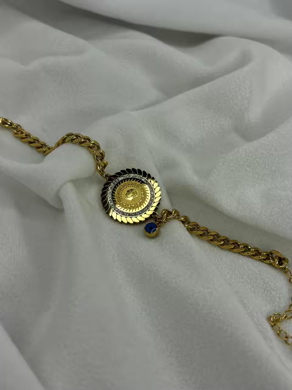 Queen Evil Eye Gold Chain Style Bracelet ( Gold )