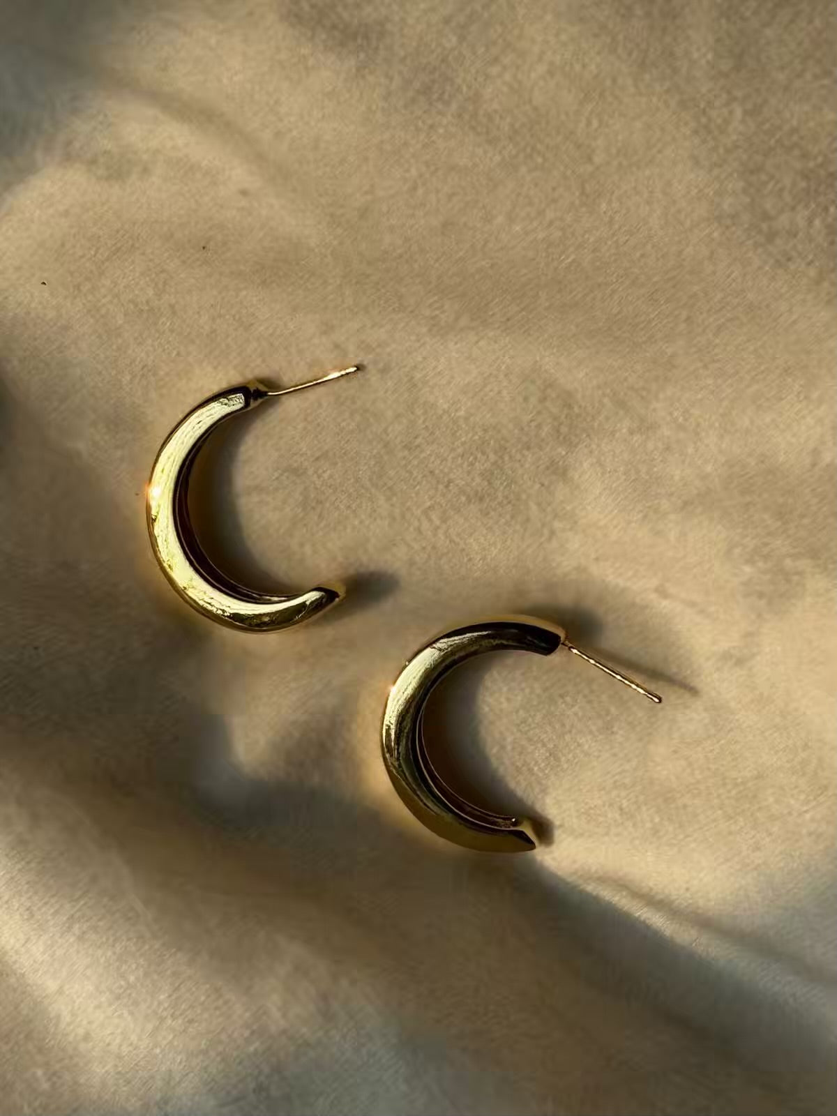 Simple Hoops Earrings Studs - Gold Plated