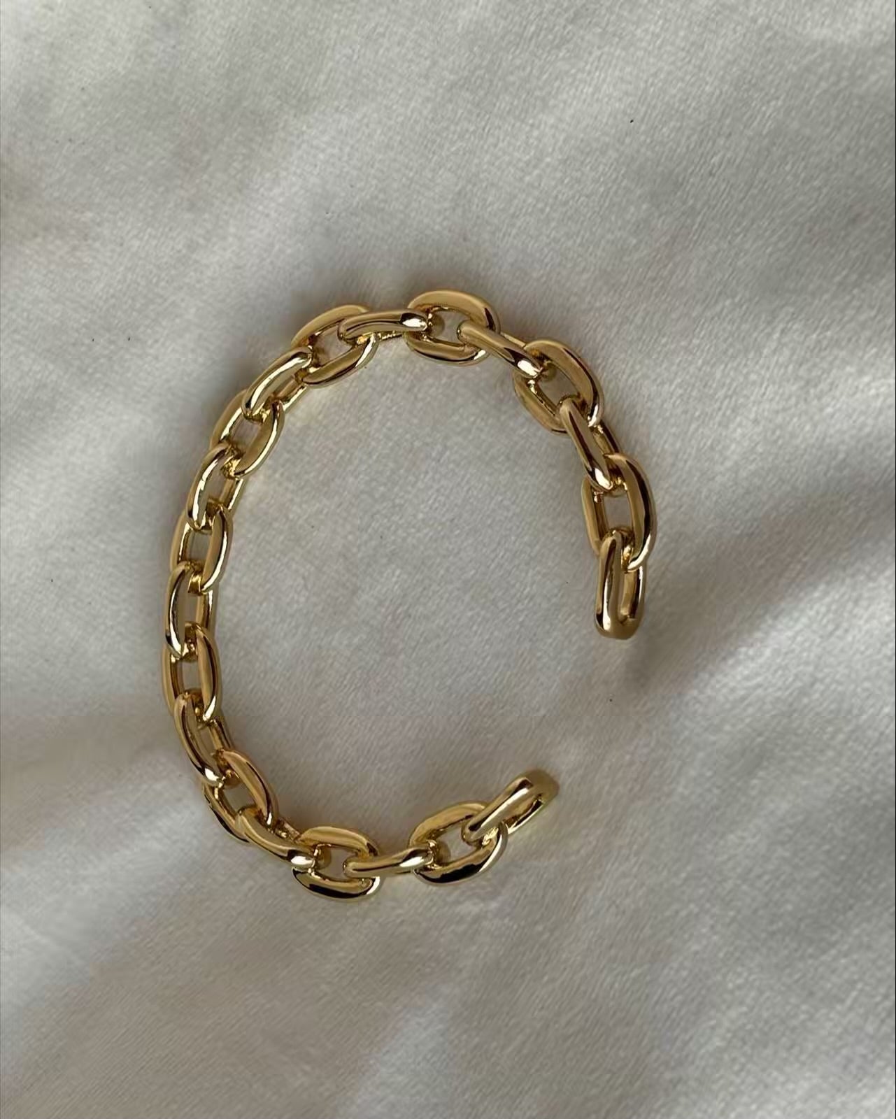 Thick Chain Style Flexible Bangle for All Sizes ( Gold )