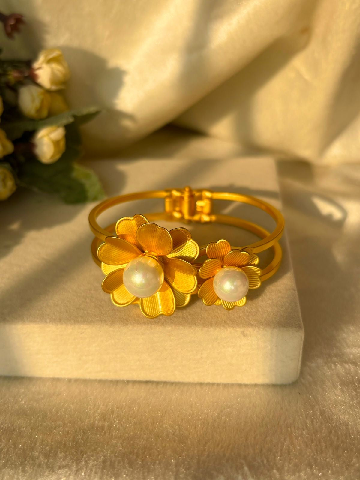 Ariana Real Bloomy Pearls Bracelet Bangle - Gold