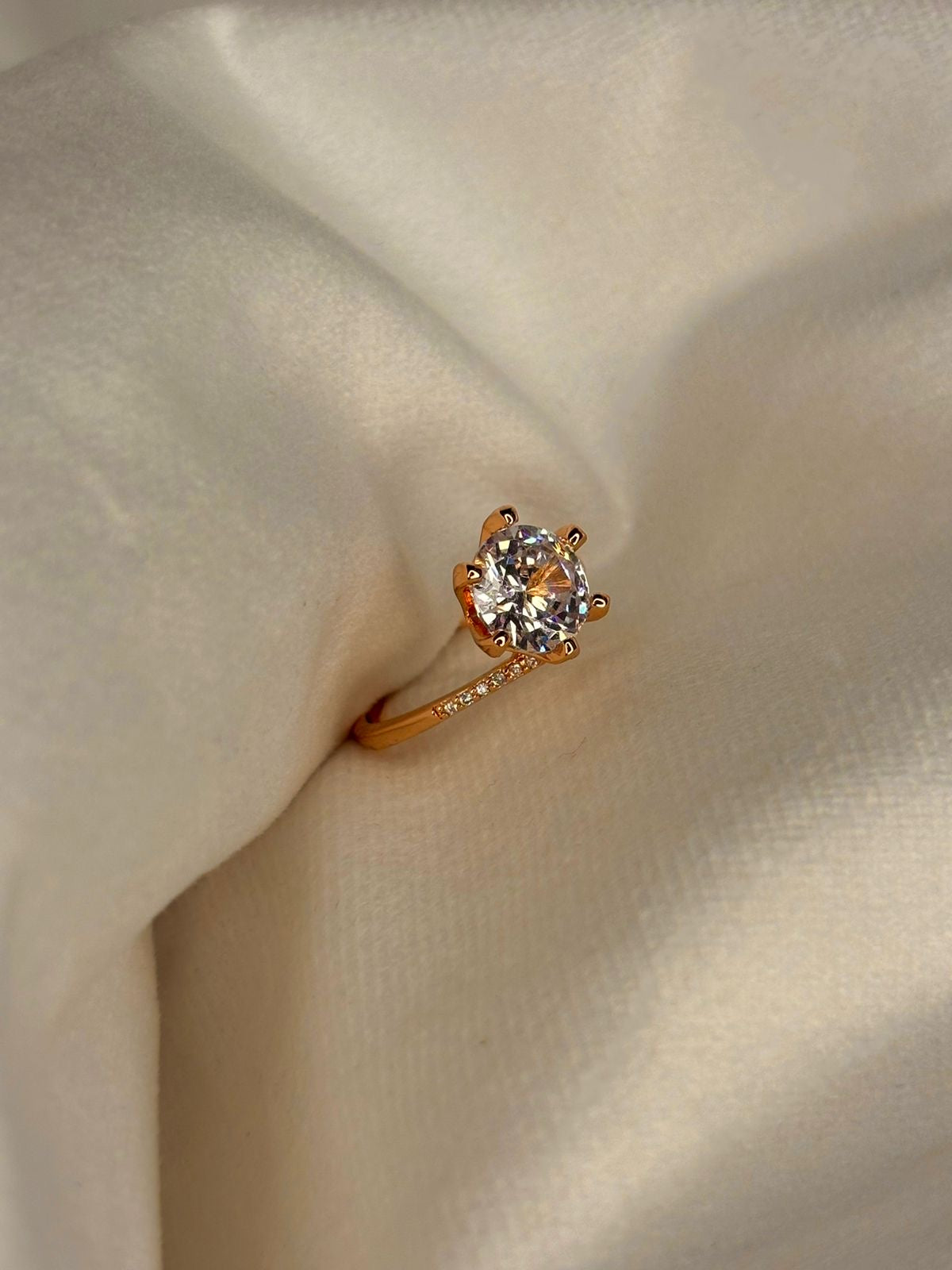 Round V Solitaire Ring( Rose Gold )Adjustable