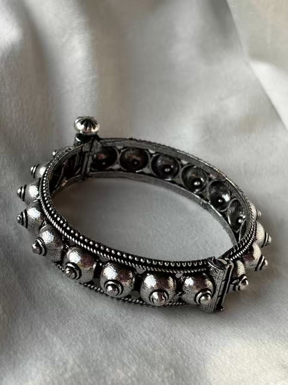 Dotted Oxidised Screw Bangle ( Oxidised Silver )