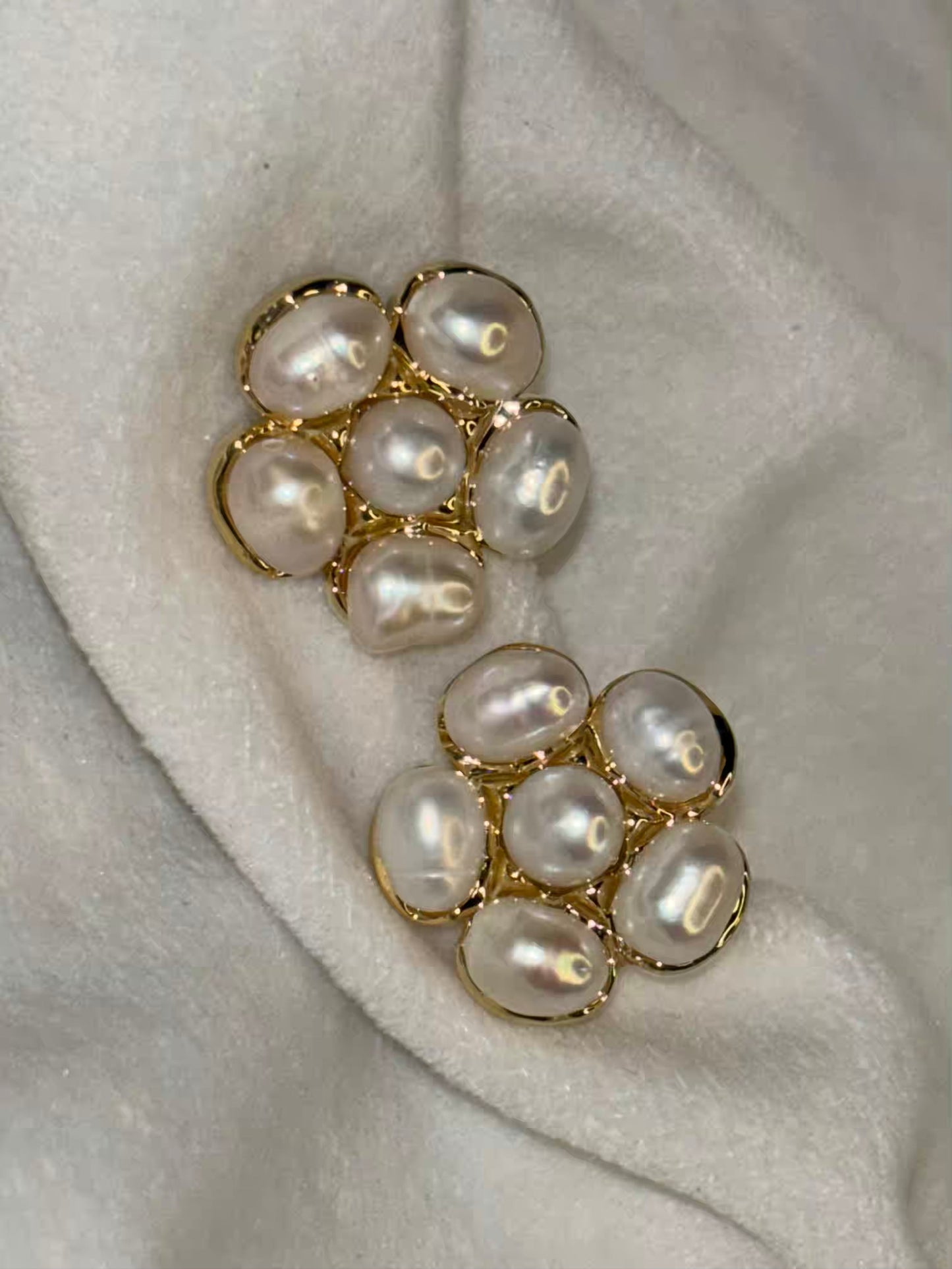 Flower Fresh Pearls Tiny Earrings Studs - Gold Plated