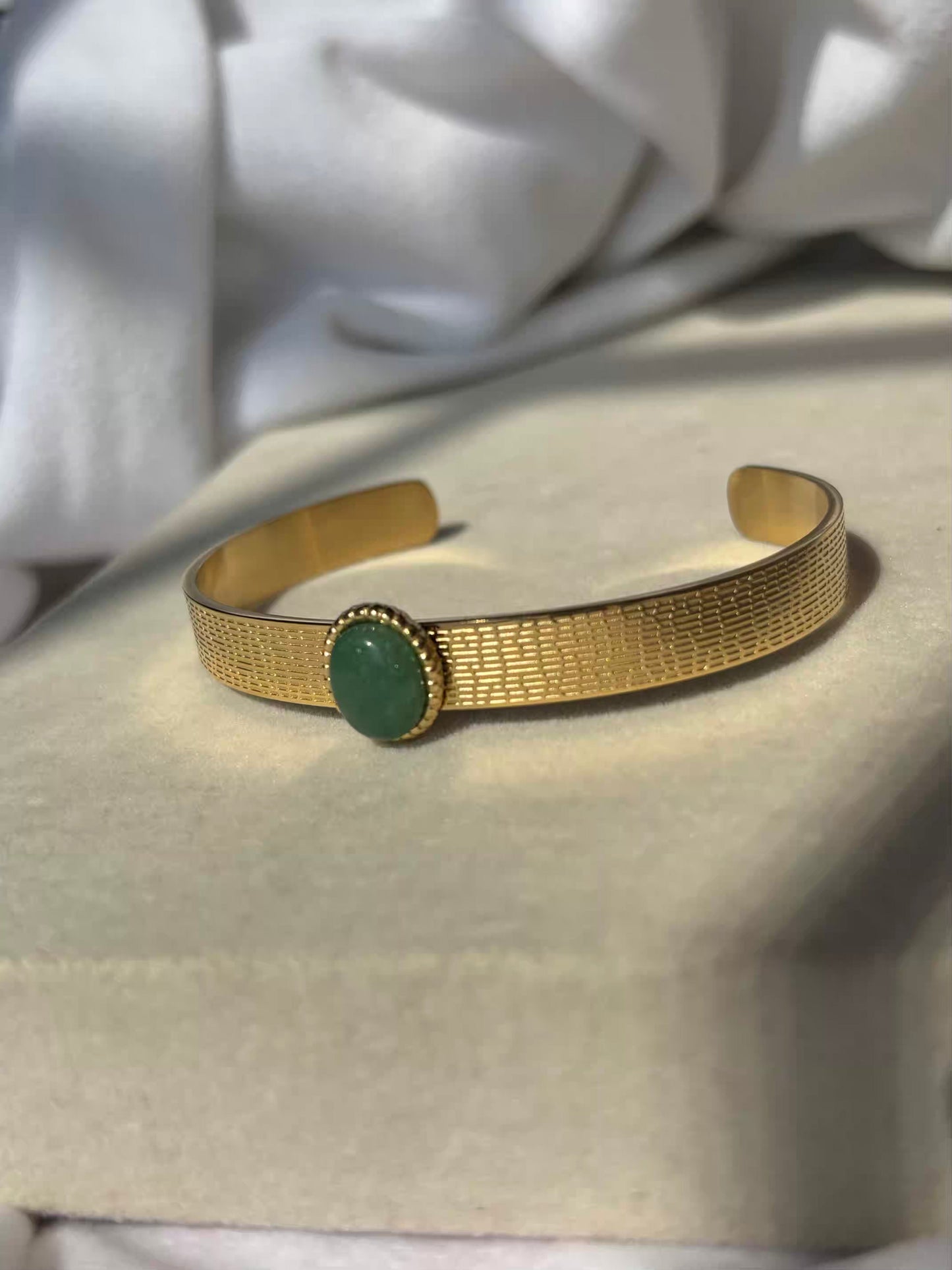 Emerald Green Premium Bow Bracelet Bangle - Gold