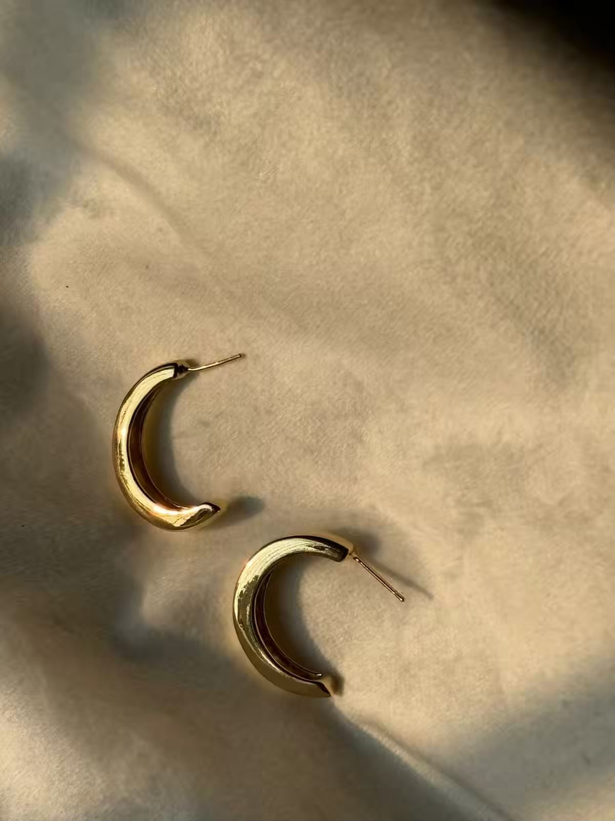 Simple Hoops Earrings Studs - Gold Plated