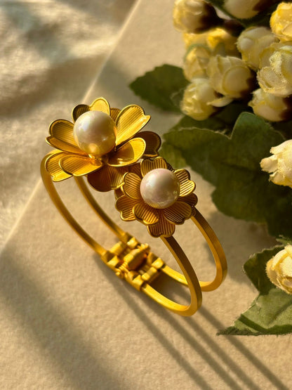 Ariana Real Bloomy Pearls Bracelet Bangle - Gold