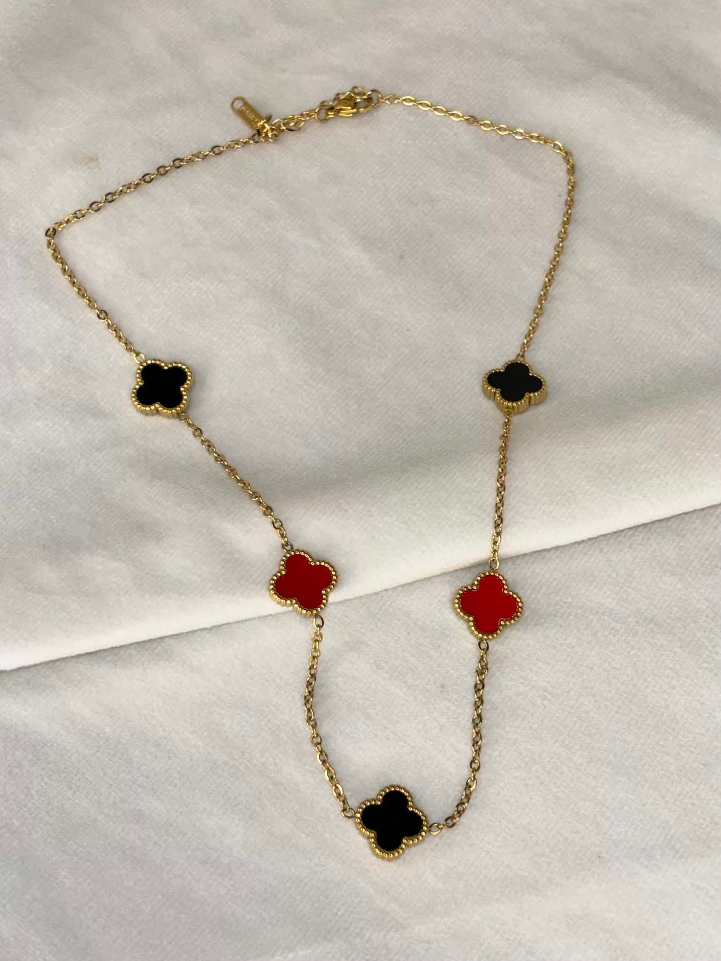 Black Red 5 Clover Necklace - Gold Plated