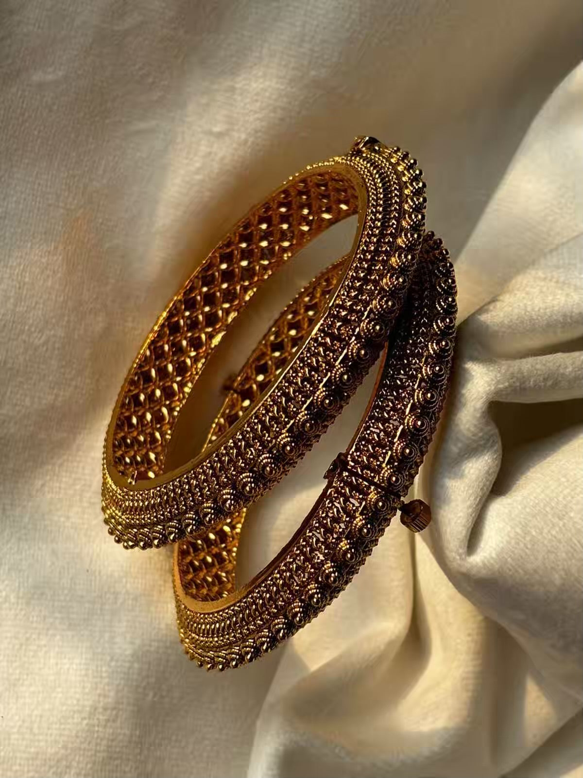 Rajwadi Stylish Bangle with Screw Opening 2.8 size