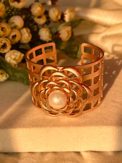 Demeter Rosy Pearl Bracelet Bangle - Rose Gold