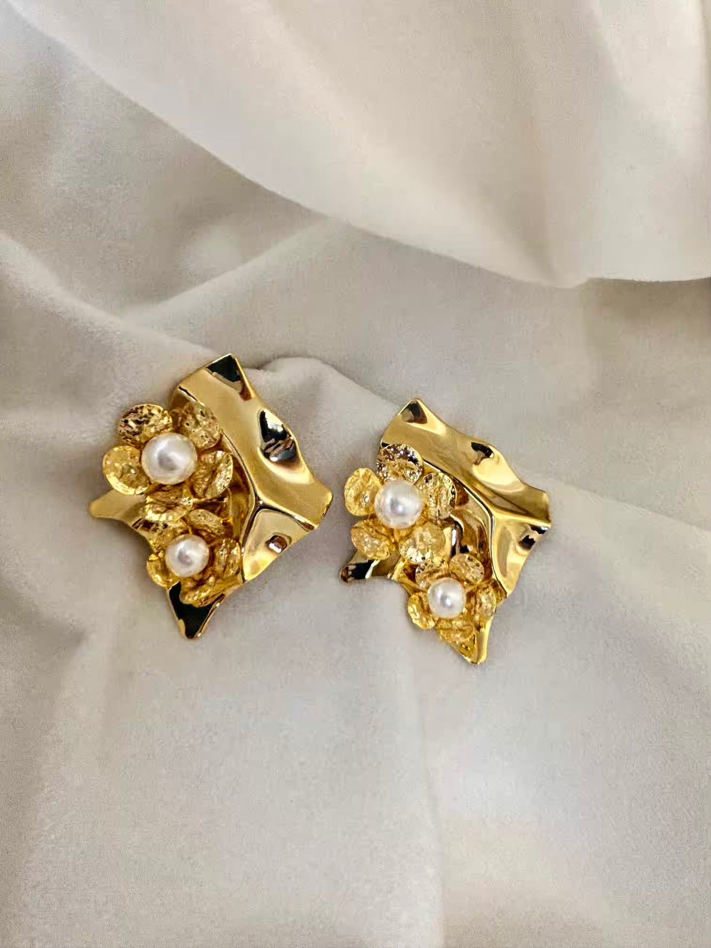 Flower Pearl Diamond Earrings Studs - Gold Plated