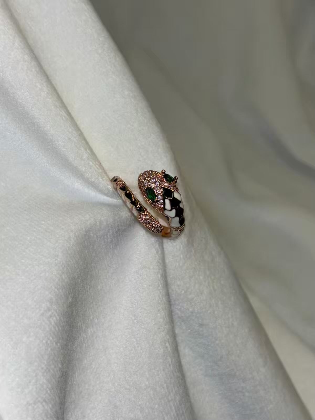 Premium Emerald Green Eyes Snake Adjustable Ring ( Rose Gold )