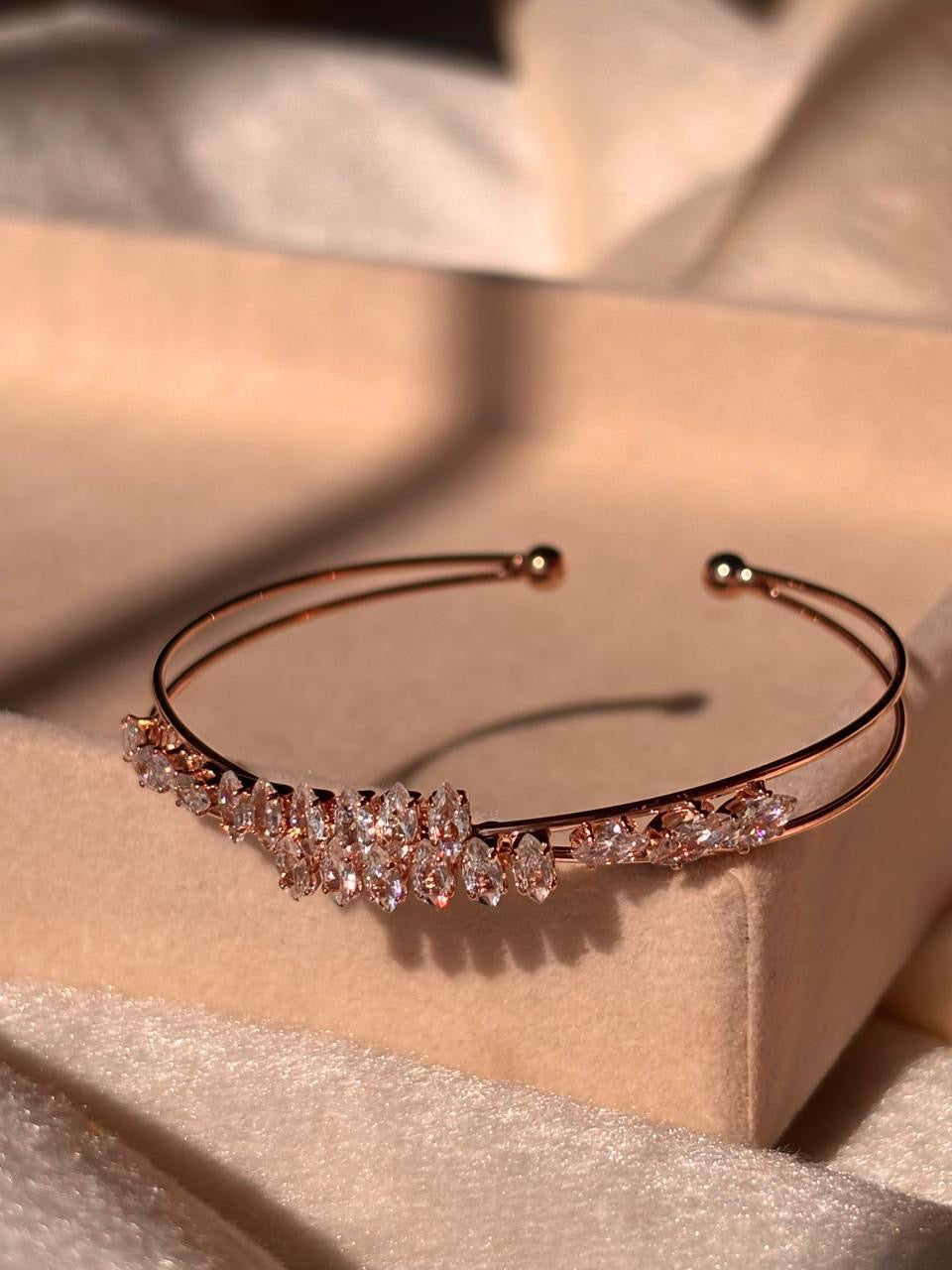 Nico Solitaire Diamonds Bracelet Bangle - Rose Gold