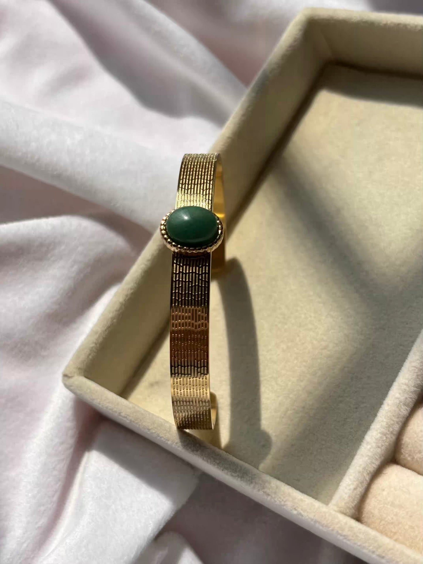 Emerald Green Premium Bow Bracelet Bangle - Gold