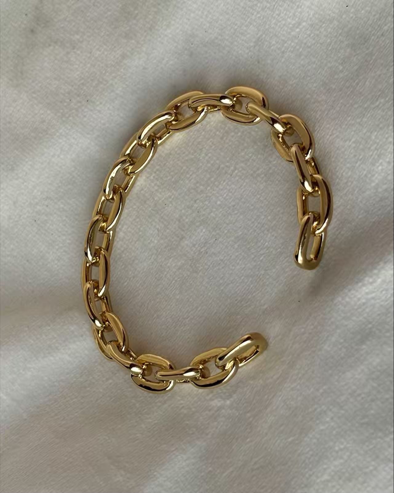 Thick Chain Style Flexible Bangle for All Sizes ( Gold )