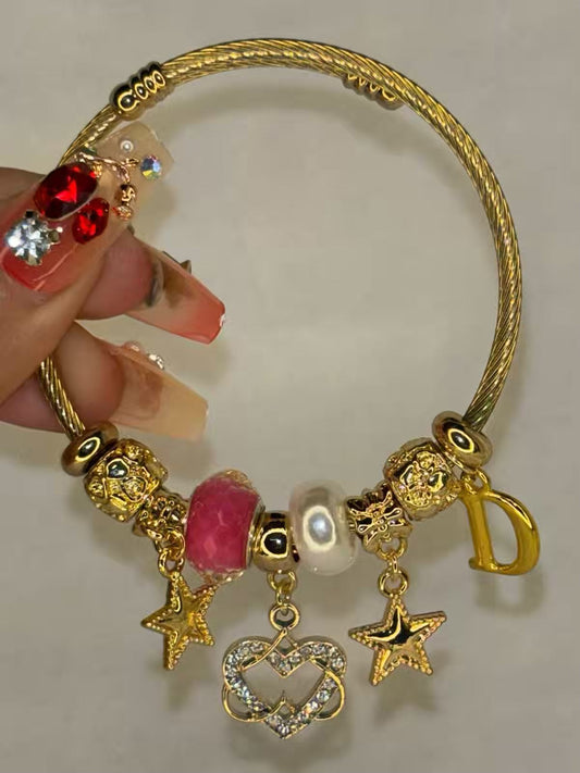 Charms Intertwined Heart Bracelet With Customised Initial  ( Gold )