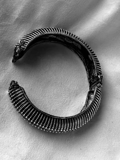 Striped Oxidised Screw Bangle ( Oxidised Silver )