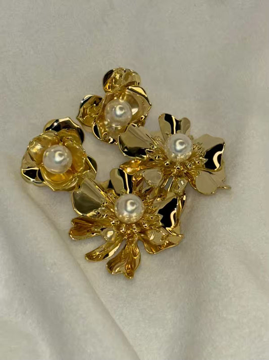 Pearl Flower Studs Earrings Studs - Gold Plated