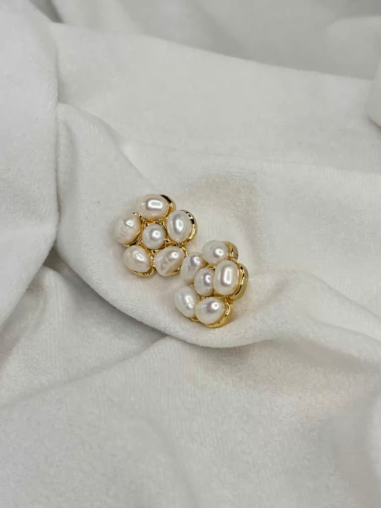 Flower Fresh Pearls Tiny Earrings Studs - Gold Plated