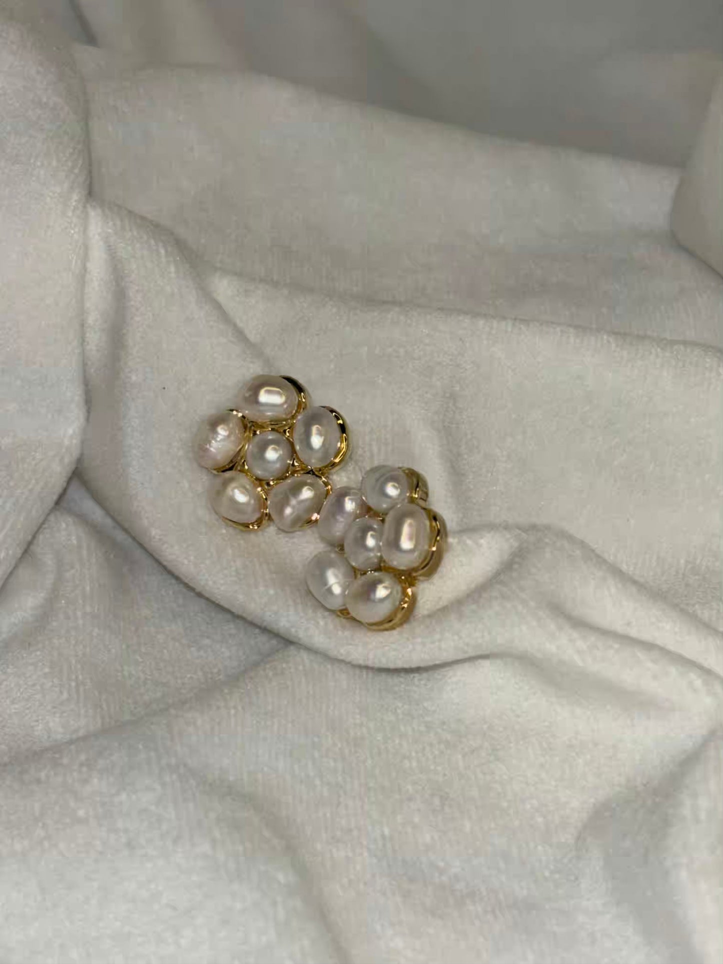 Flower Fresh Pearls Tiny Earrings Studs - Gold Plated