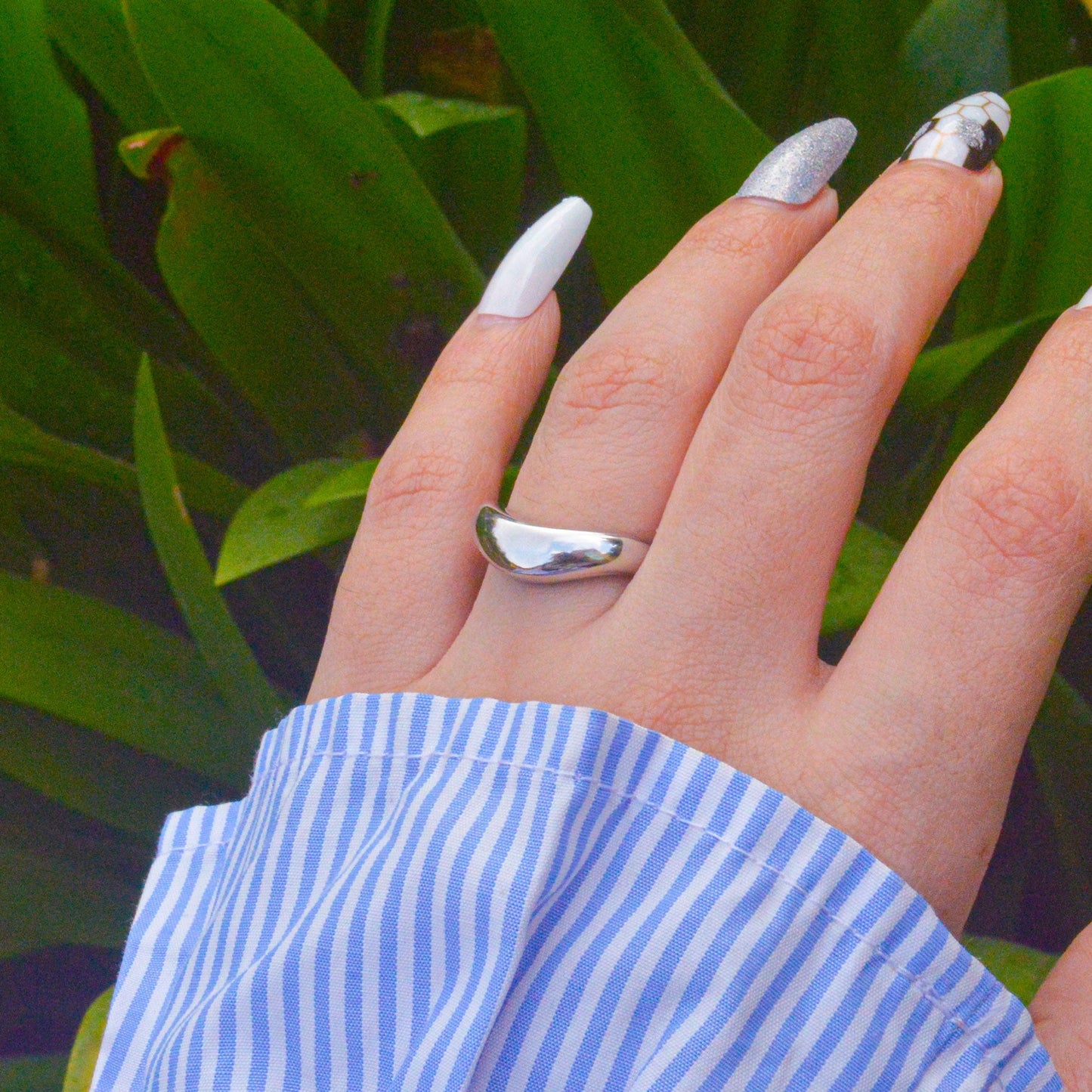 Noir Chunky Wavy Ring - Silver ( Adjustable )