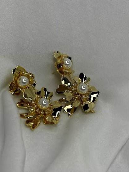 Pearl Flower Studs Earrings Studs - Gold Plated