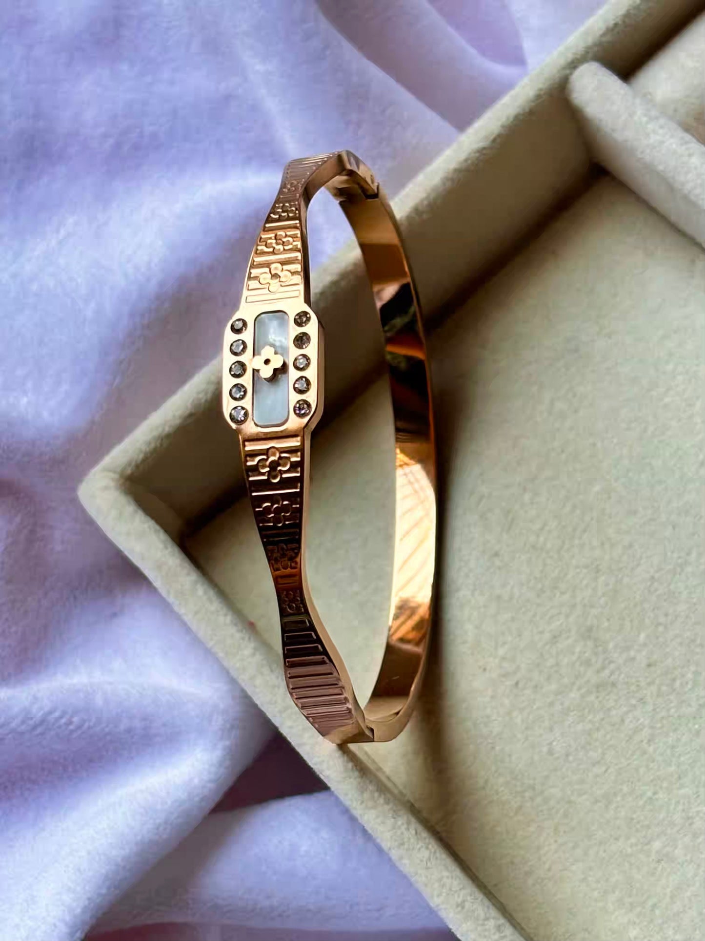 Clover Style Bracelet Bangle - Rose Gold