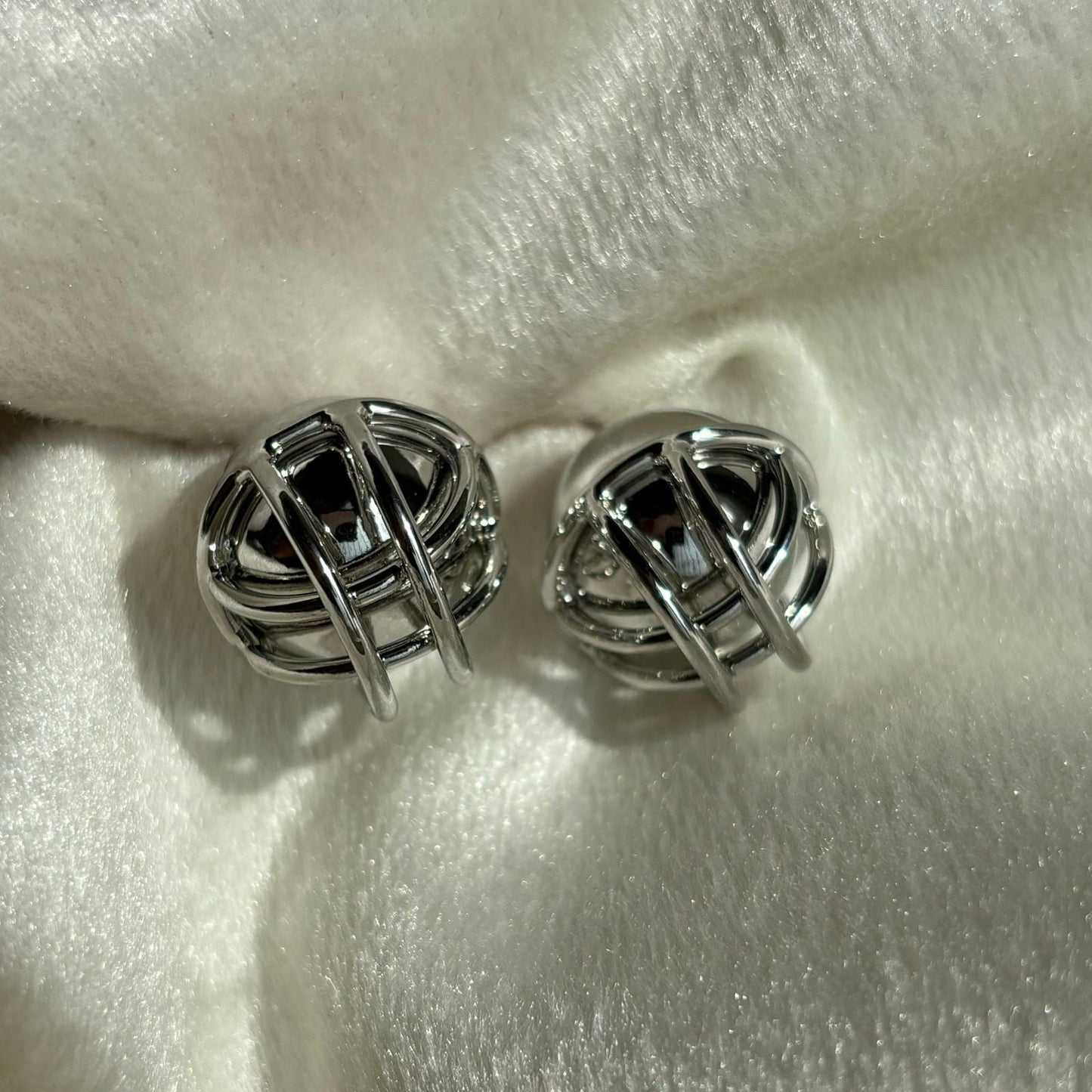 Round Star Studs Earrings - Silver