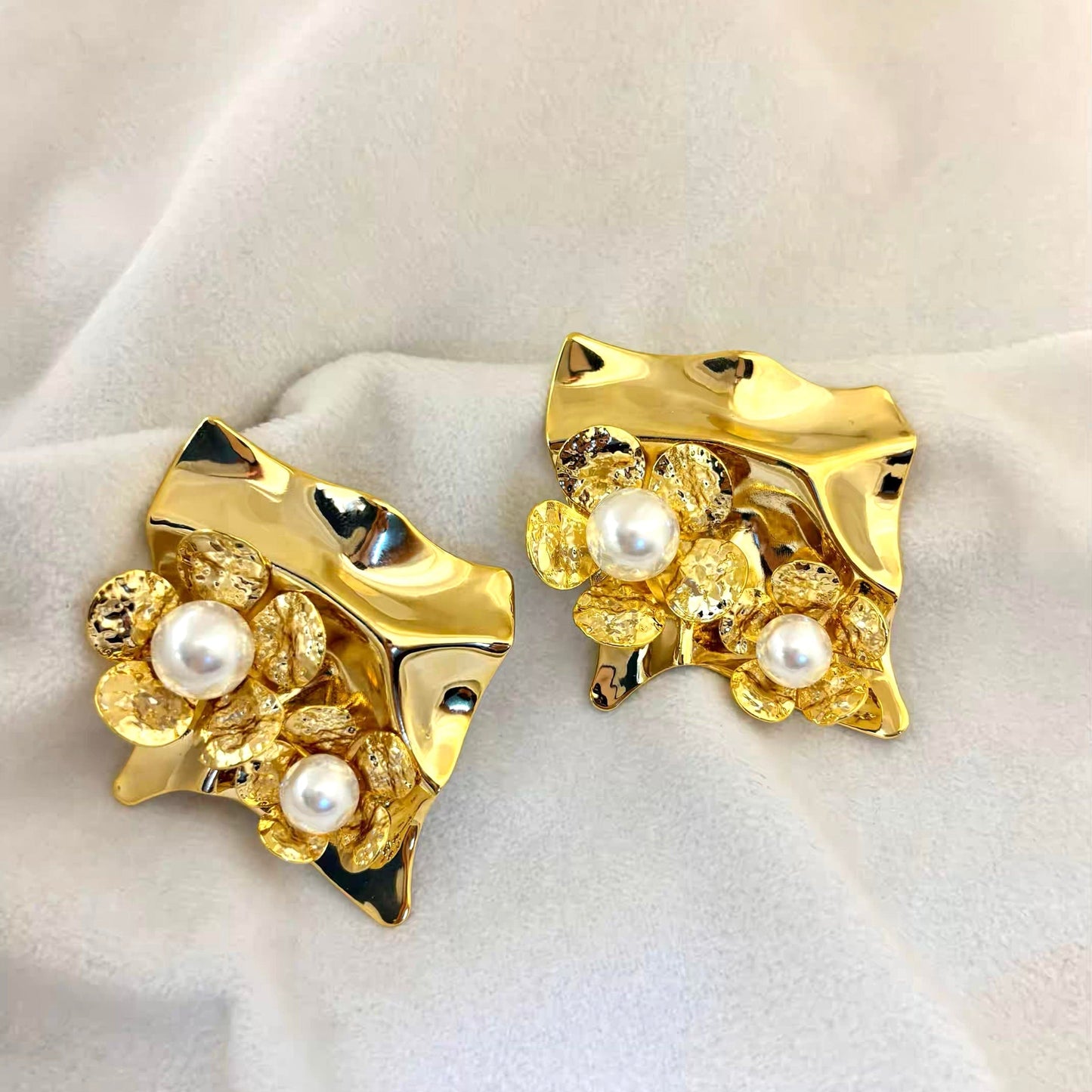 Pearl Glow Studs