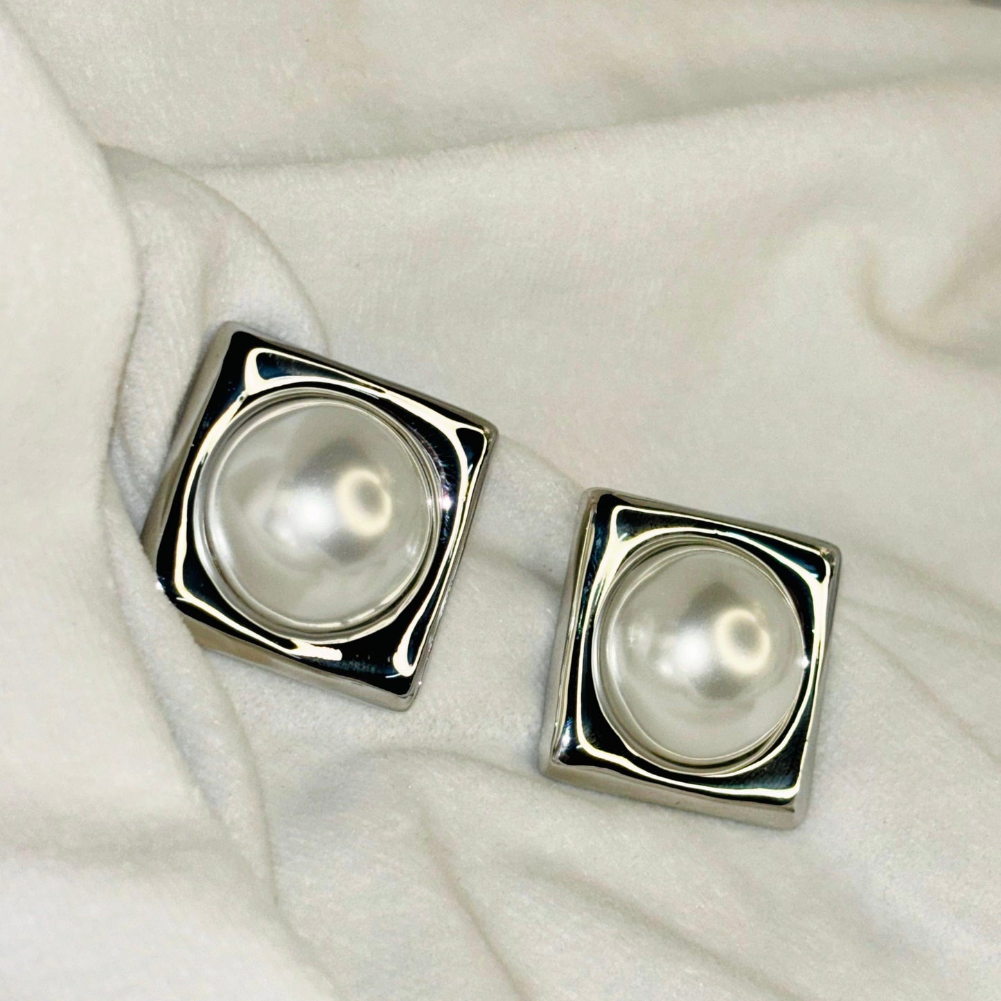 Silver Pearl studs