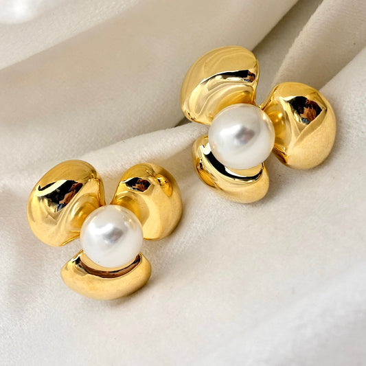 Fan Pearl Studs