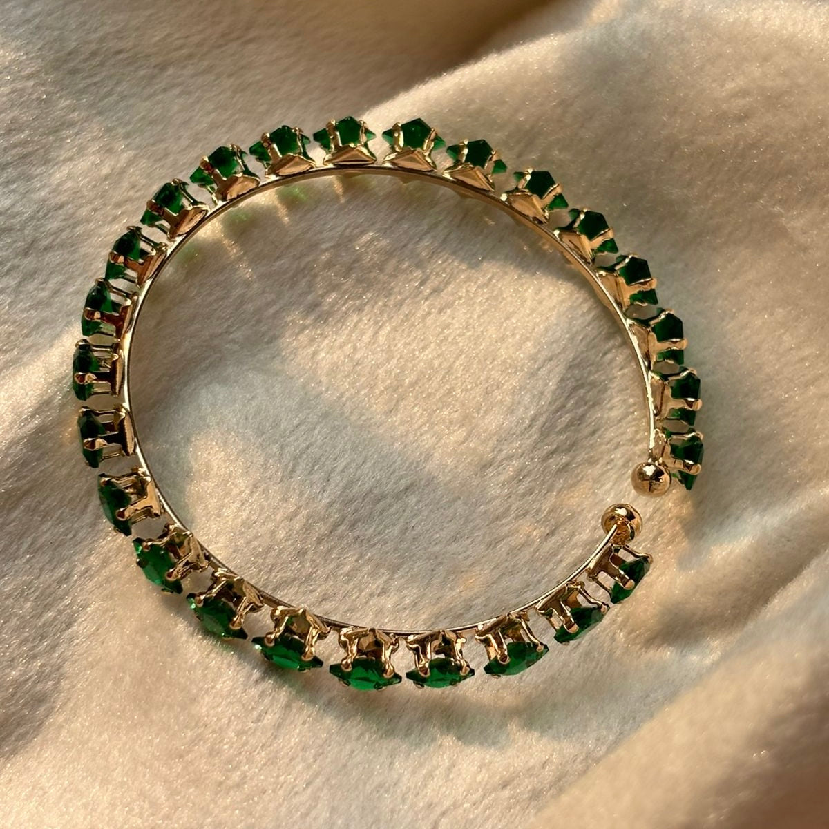 Green solitaire bracelet