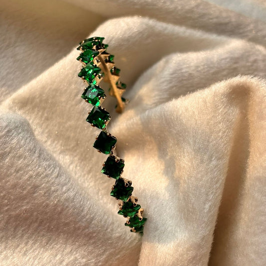 Green solitaire bracelet